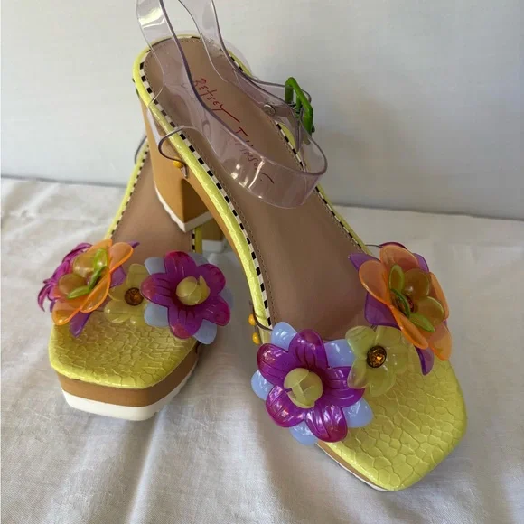 Betsey Johnson Floryn Open Toe Sandals Size 10 – Worn Once - near new - Picture 3 of 15